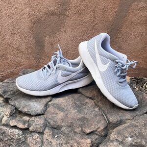 Nike Tanjun sneakers!